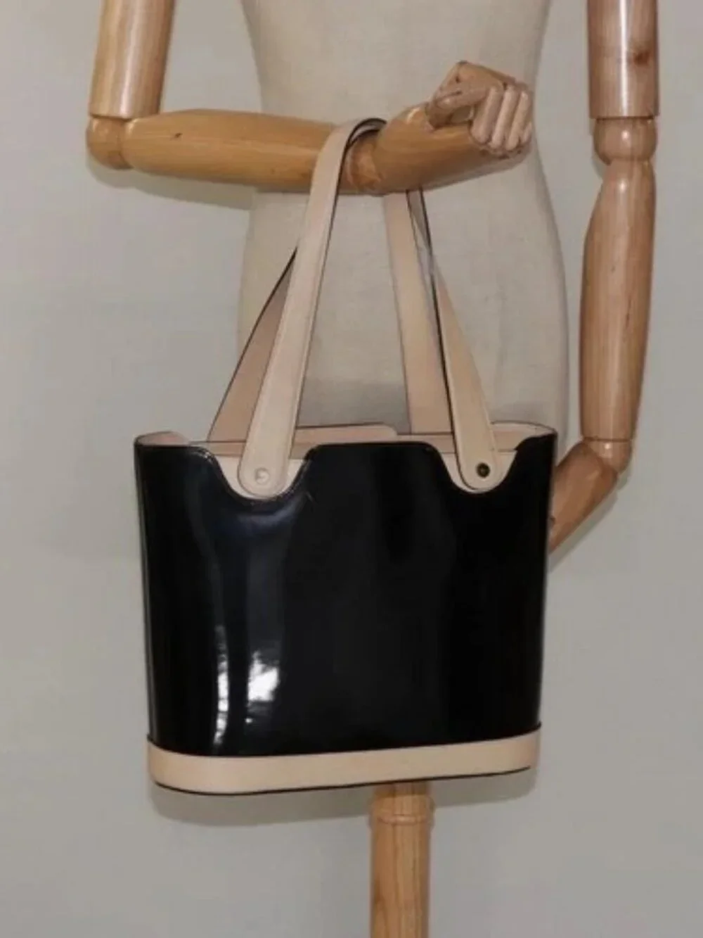 Salvatore Ferragamo Tote Bag Enamel Black Silver Auth bs25067
